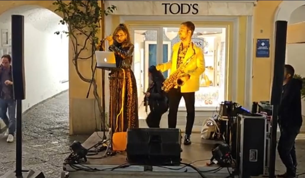 Musica in Piazzetta Marco Ruggiero al Sax, Voce Serena Vinaccia (Video)